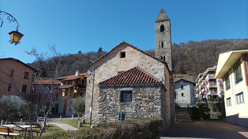 Massino Visconti - CHIESA DI SAN MICHELE-Abside e campanile