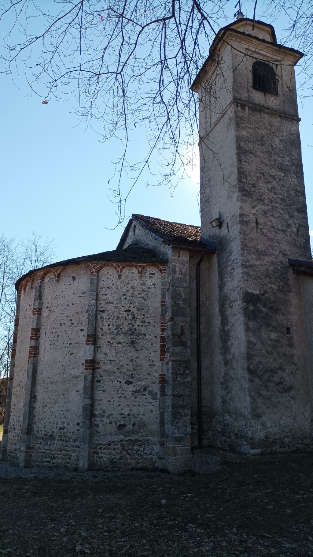 Gozzano - CHIESA DI  SAN LORENZO-Abside e campanile