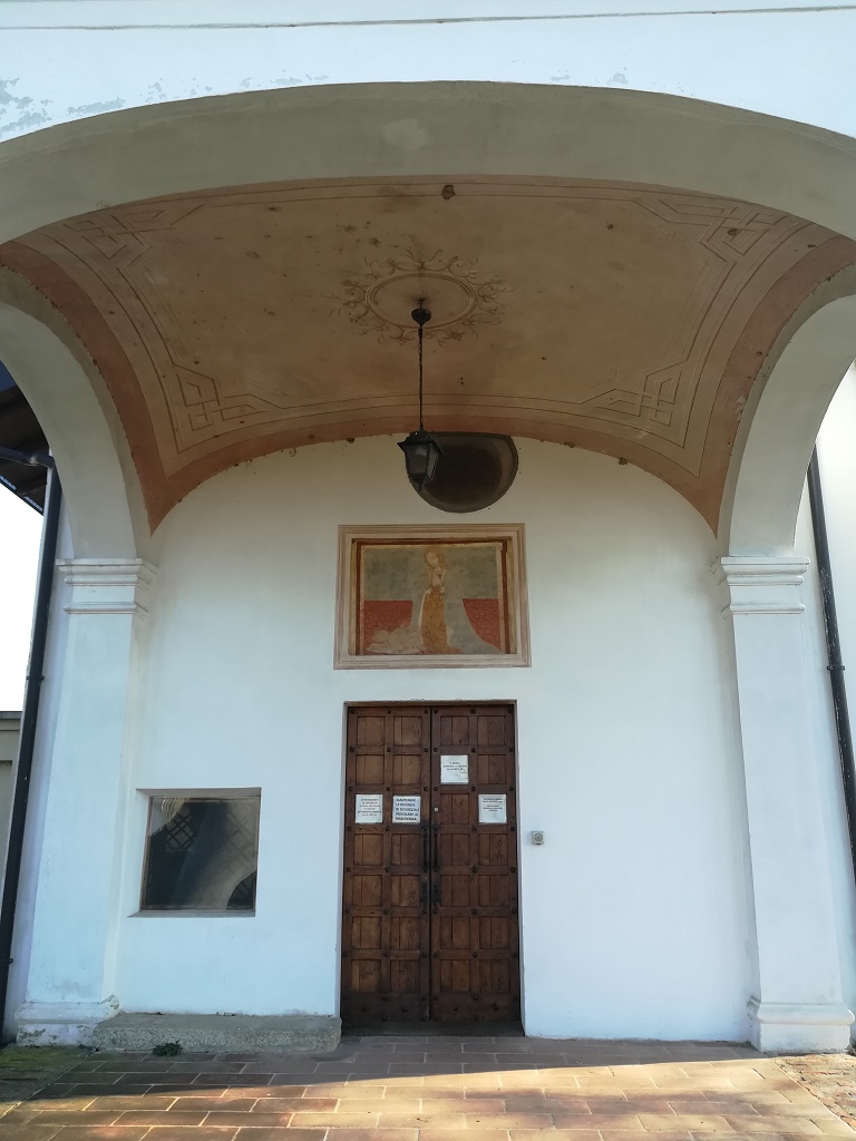 Novara - SANTUARIO DELLA MADONNA DEL LATTE O DI GIONZANA-Portico seicentesco in facciata