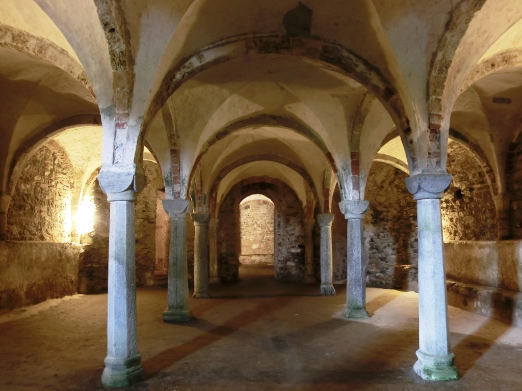 Villar San Costanzo - ABBAZIA O PARROCCHIALE DI SAN PIETRO IN VINCOLI-Cripta
