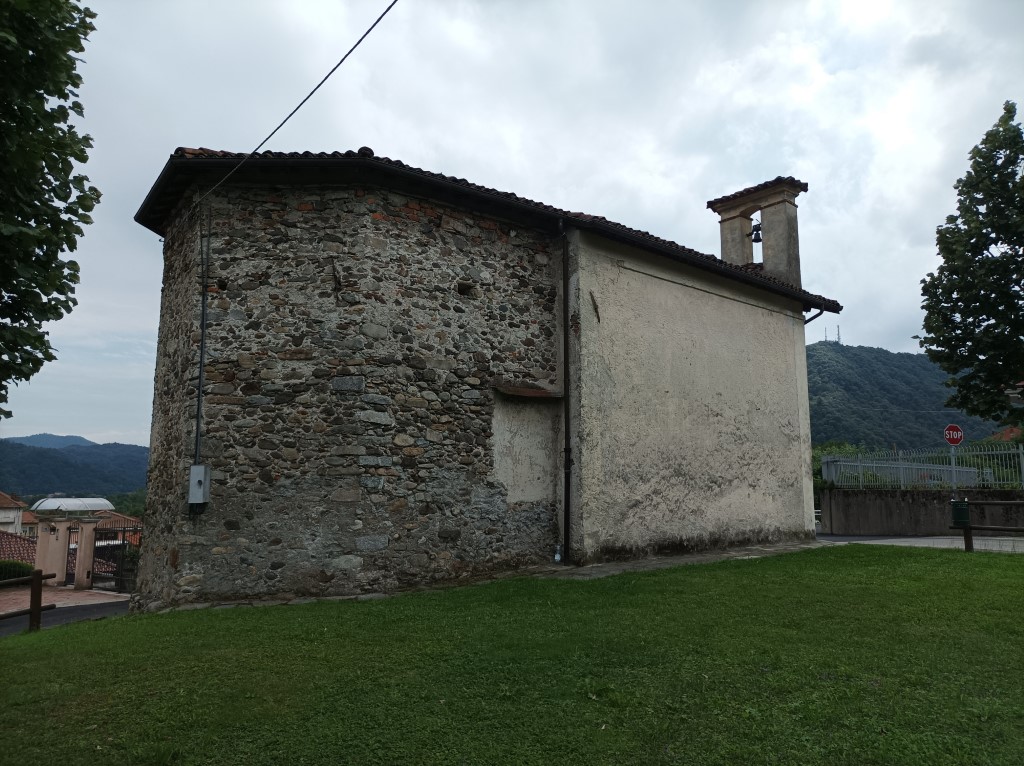 Borgosesia - ORATORIO DI  SAN GRATO-Fianco e abside