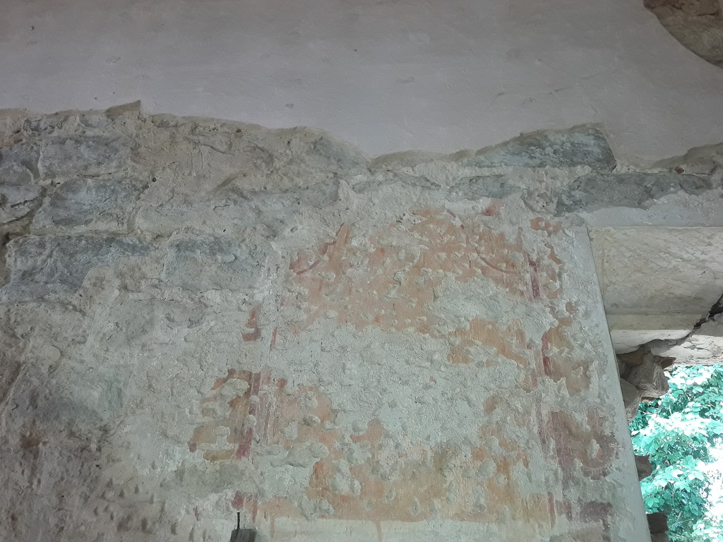 Camerano Casasco - CHIESA DI  SAN BARTOLOMEO-Tracce di affreschi irriconoscibili