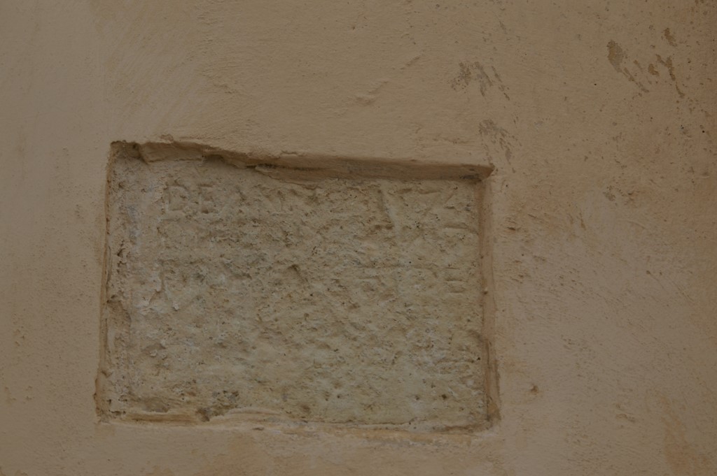 Albugnano - PARROCCHIALE DI  SAN GIACOMO MAGGIORE-Resti di iscrizione in facciata