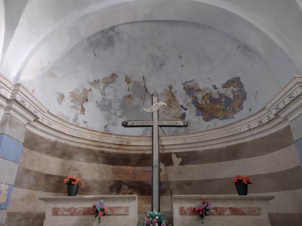 Cinzano - CHIESA DI SANTA MARIA AL CIMITERO-Tracce affreschi catino absidale