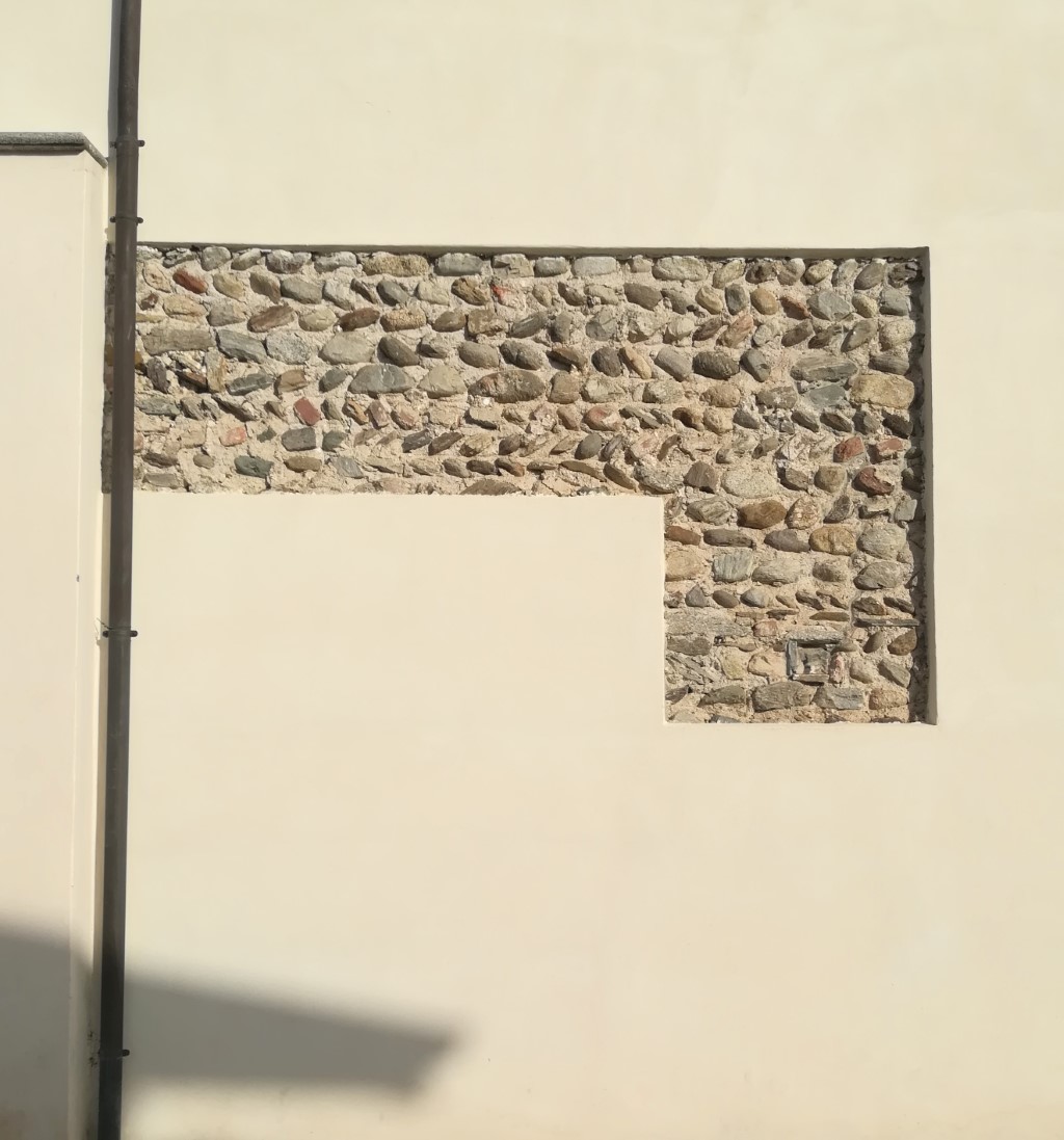 Cureggio - PARROCCHIALE DI  SANTA MARIA ASSUNTA-Resti di muratura romanica