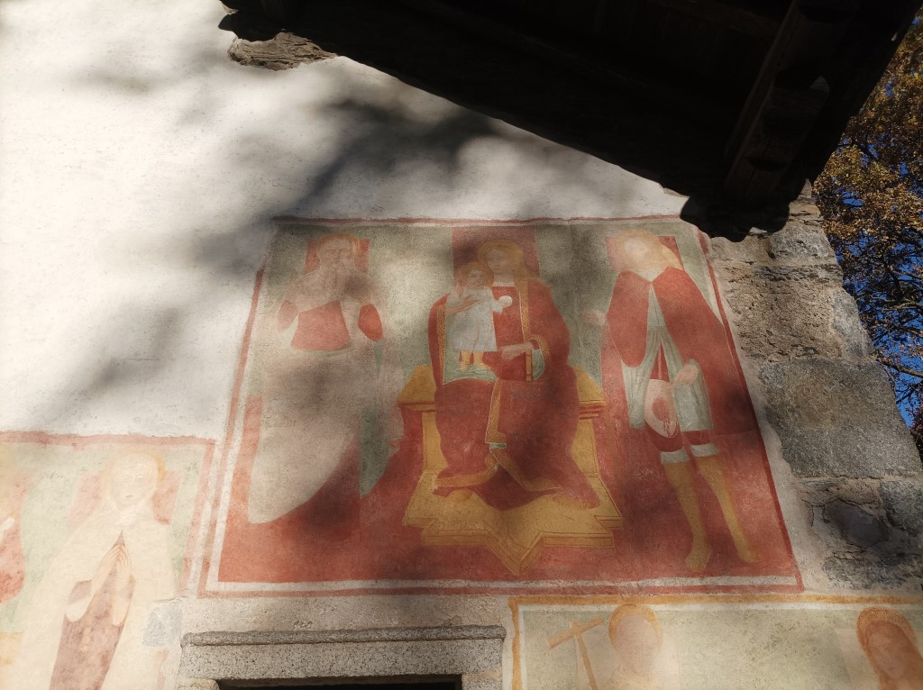 Gozzano - CHIESA DI SANTA MARIA DI LUZZARA-Madonna col Bambiono, San Rocco e santo