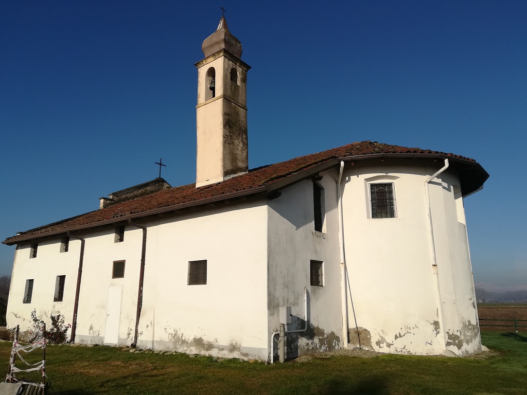 Landiona - SANTUARIO DELLA  MADONNA DEI CAMPI-Fianco e abside