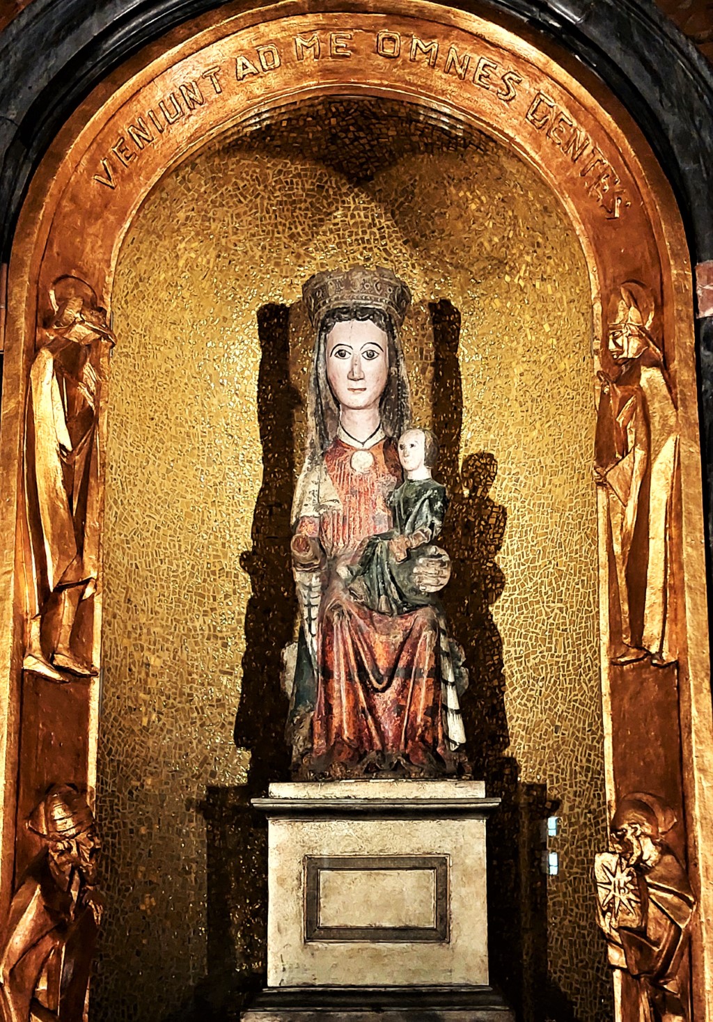 Serralunga Di Crea - SANTUARIO DI  SANTA MARIA ASSUNTA-Statua trecentesca della Madonna