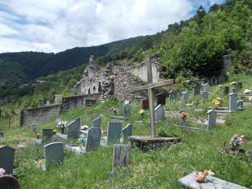 Zona absidale dal cimitero