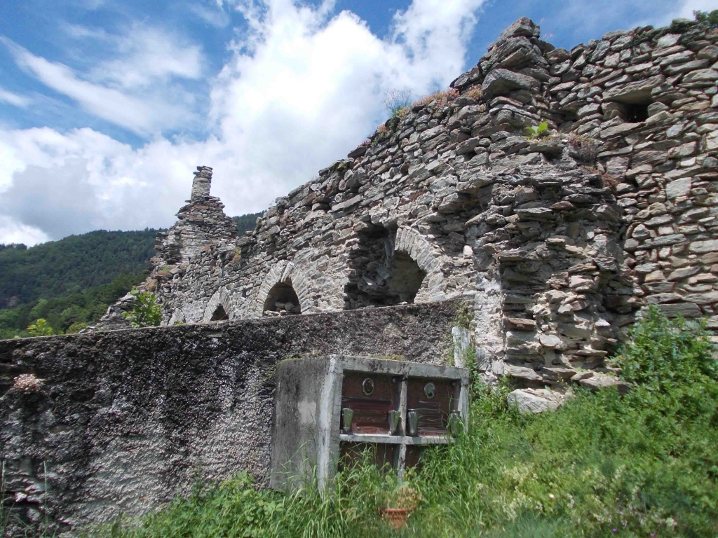 Muro d'imposta dell'abside sud scomparsa