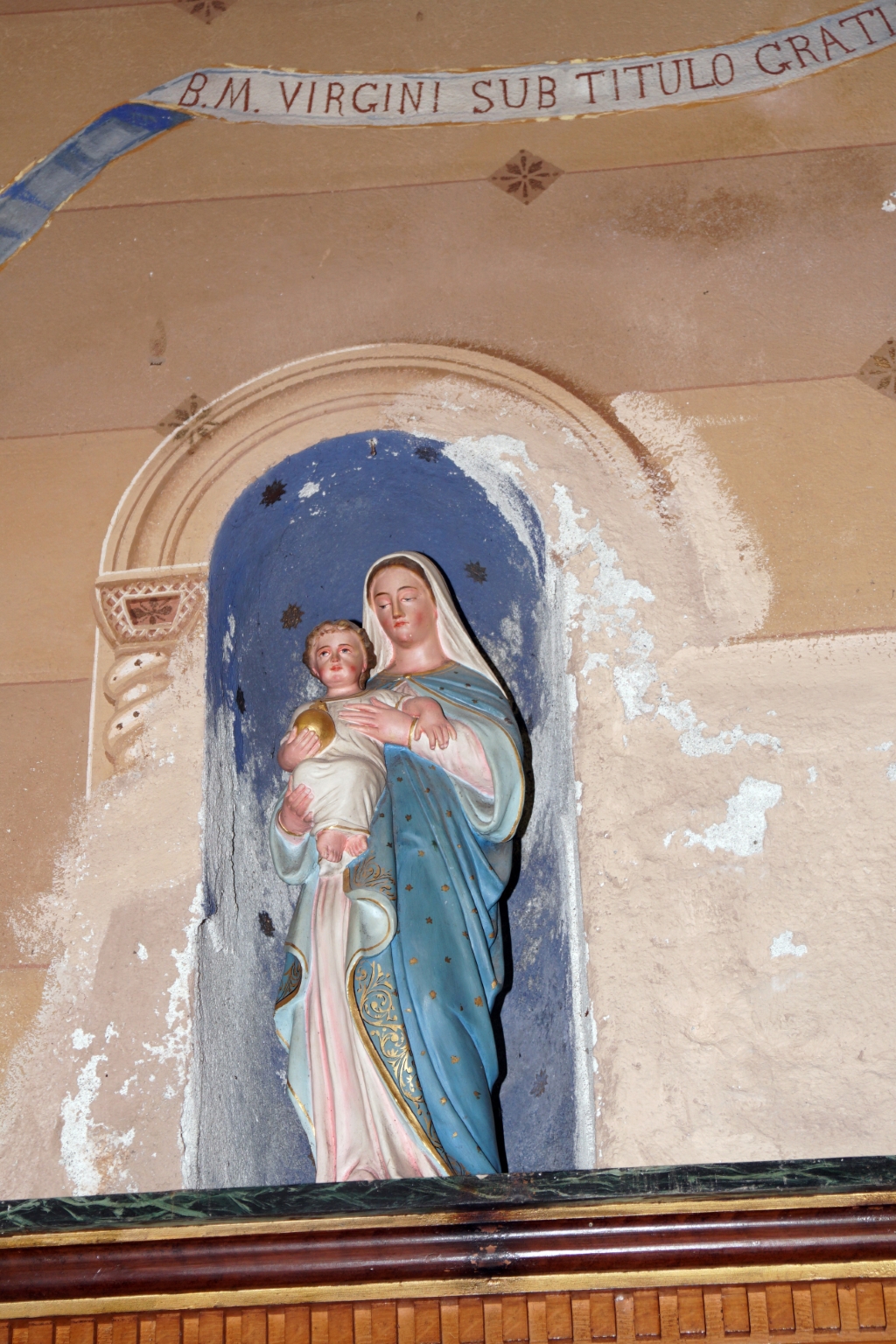 Statua della Madonna col Bambino