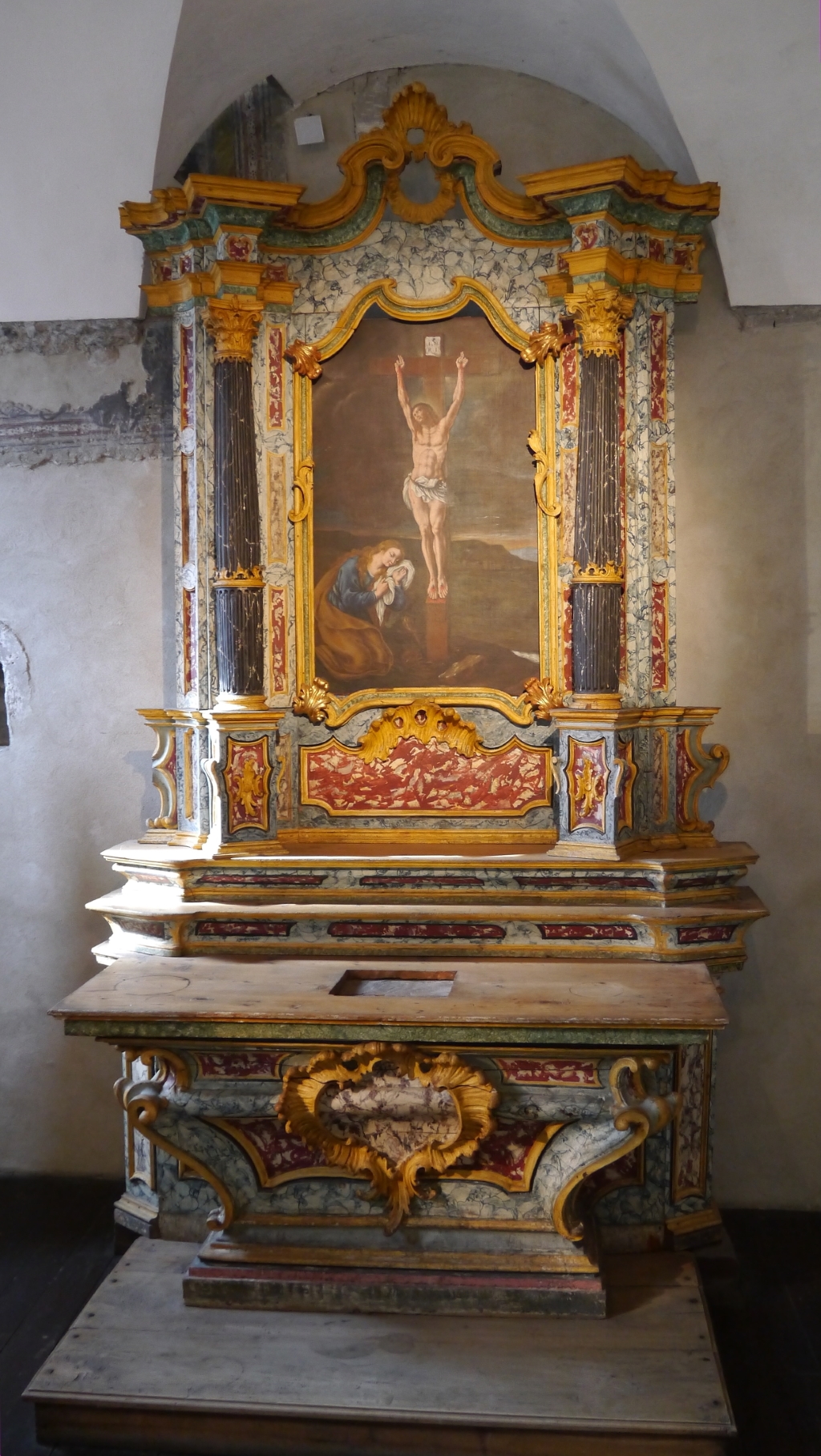 Altare con Crocifissione