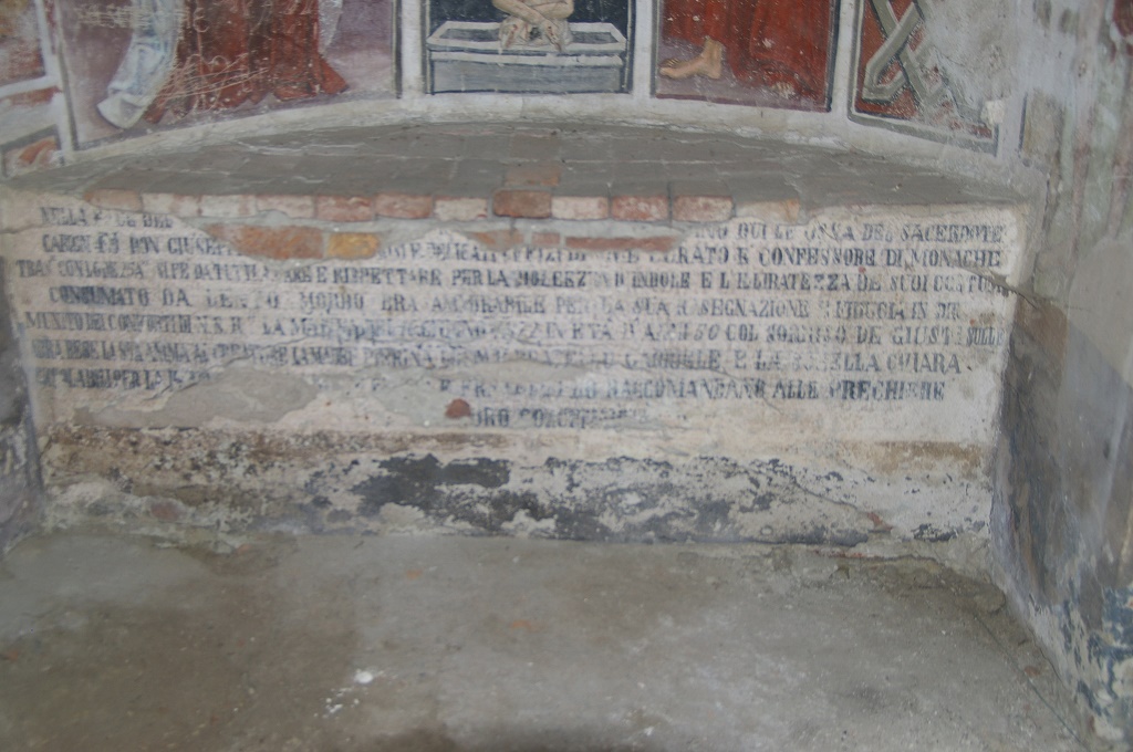 Scritta altare abside destra
