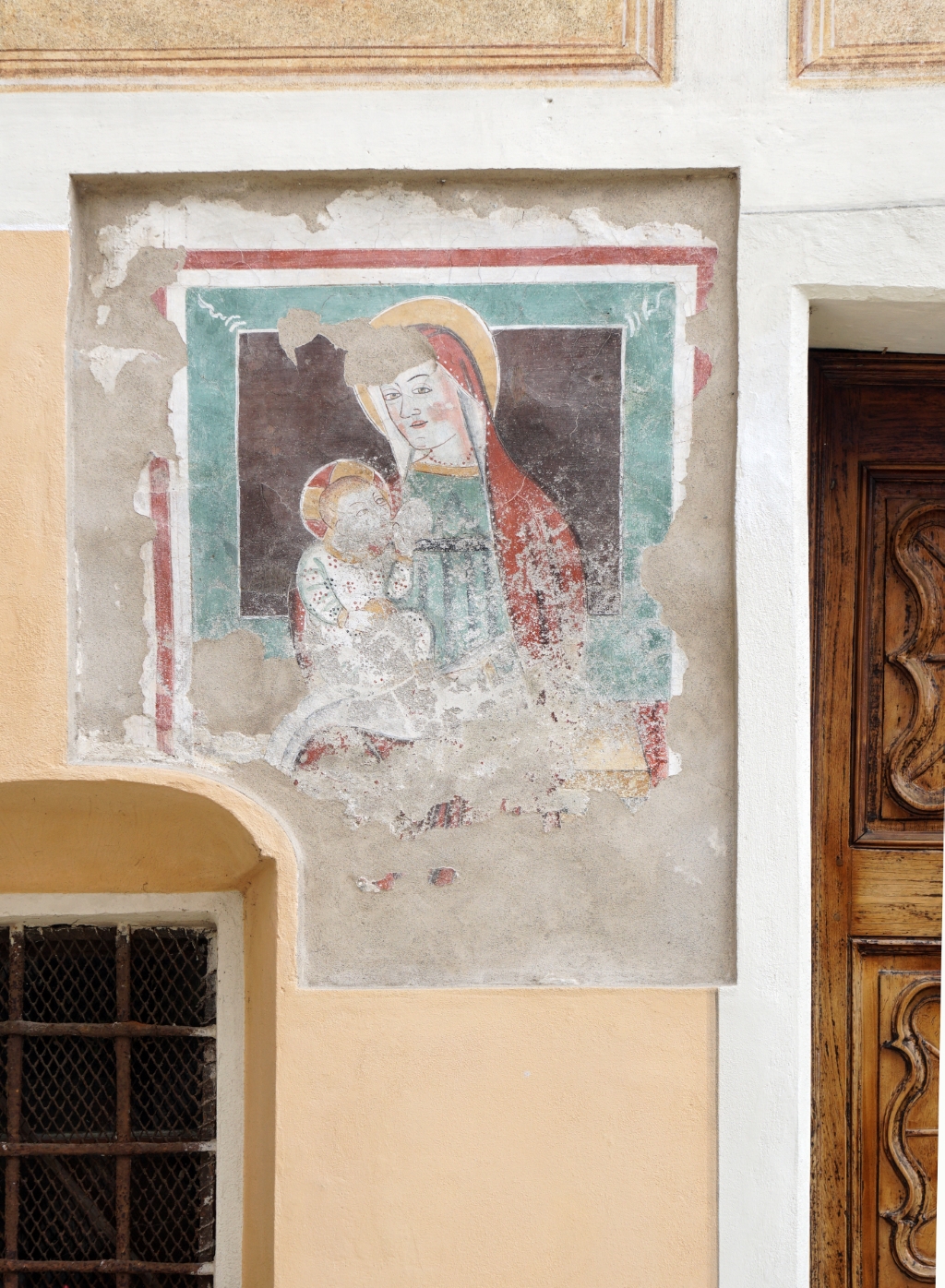 Madonna del Latte in facciata